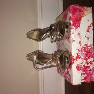 Chinese Laundry Heels, Metallic Light Gold, Size 6